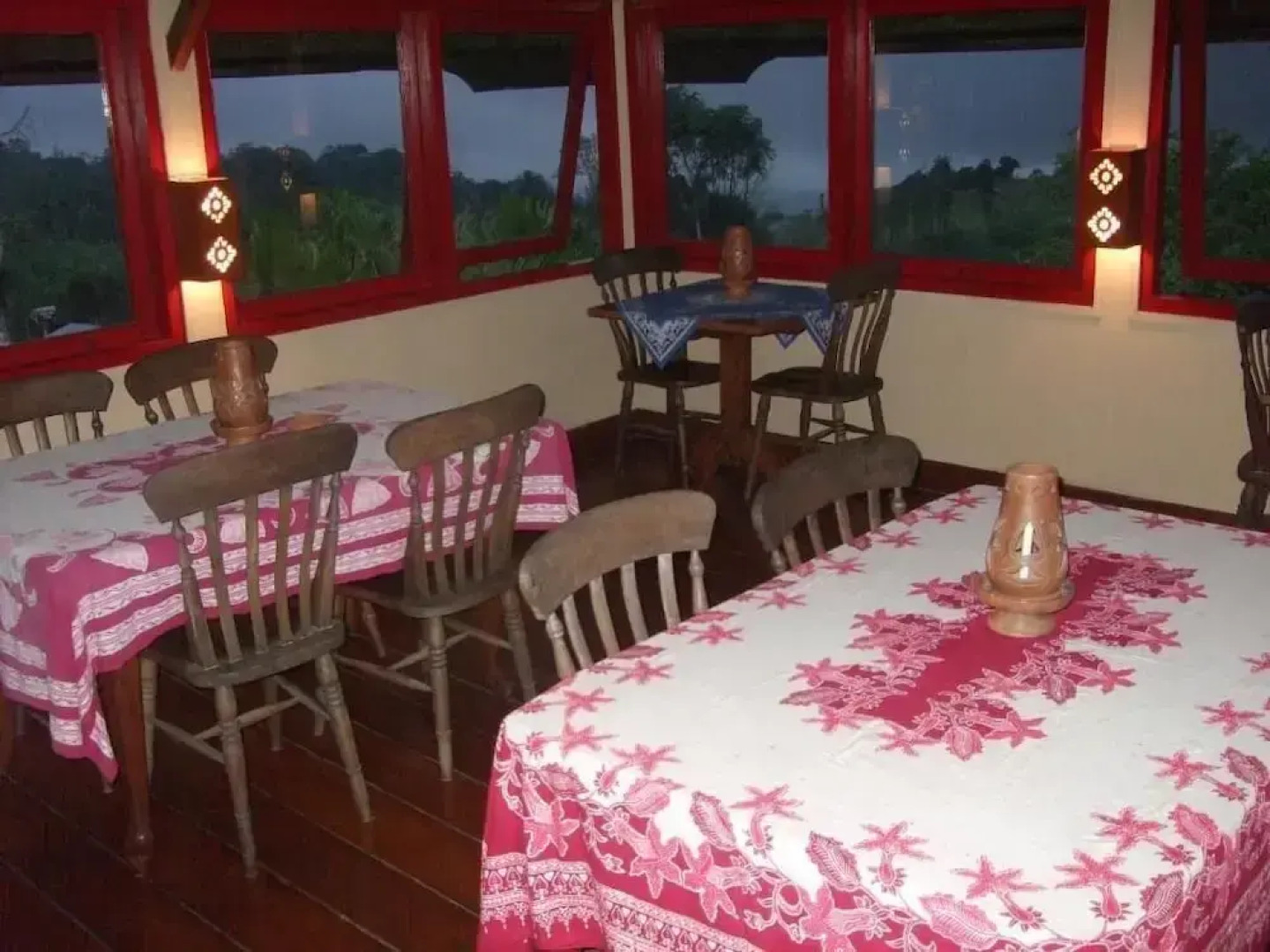 Strawberry Hill Hotel & Restaurant