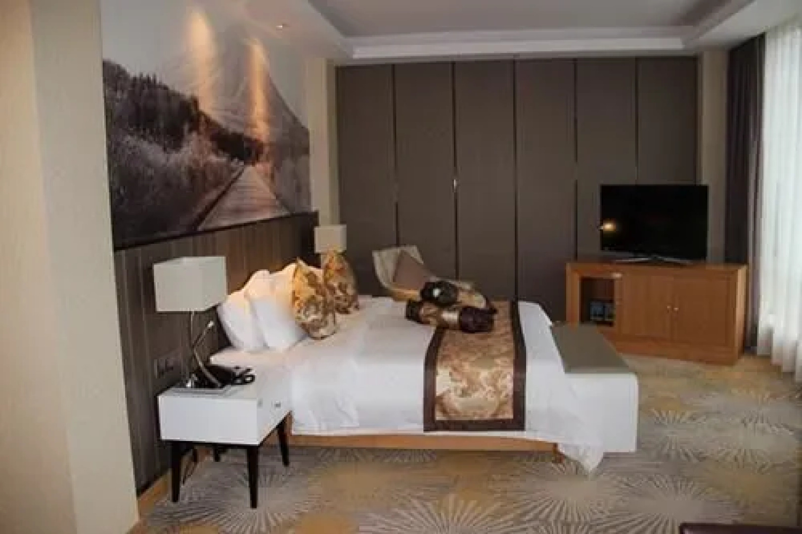 Xianning Youth Theme Hotel