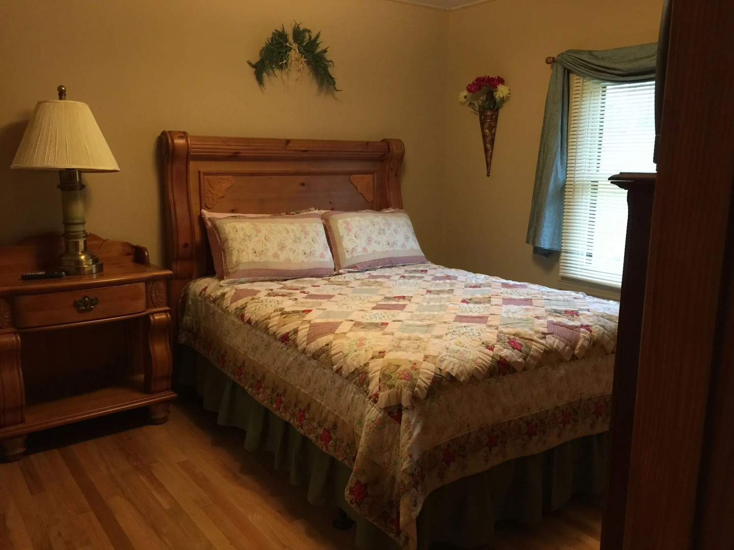 Phillips Historic Motel & Cottages