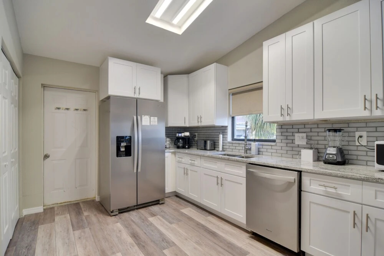 Ideally Located Palm Harbor Condo: Walk Downtown!