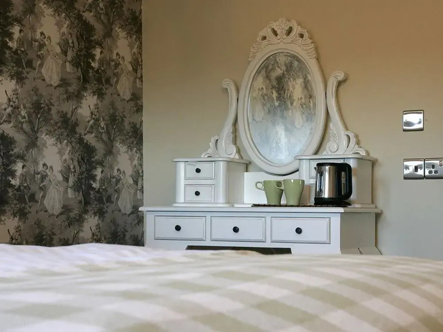 The Three Horse Shoes