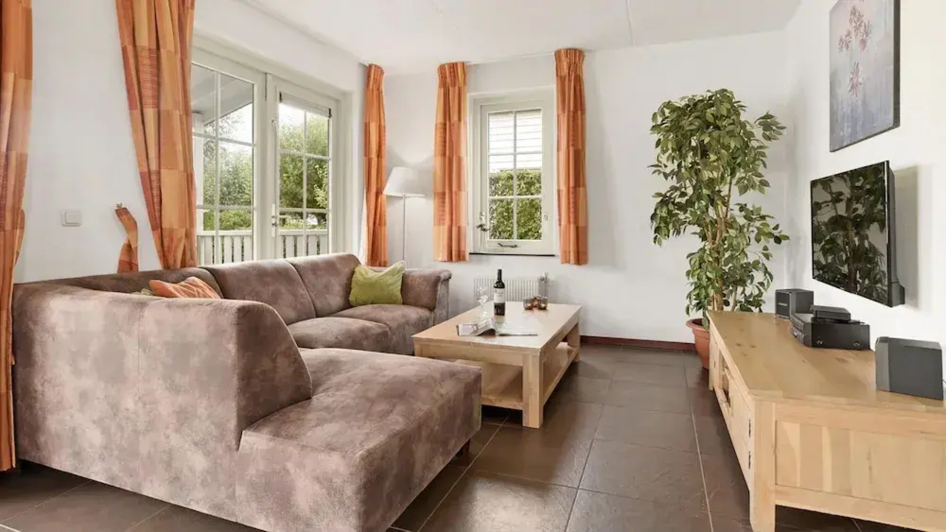 Bungalow by Water Near Rotterdam