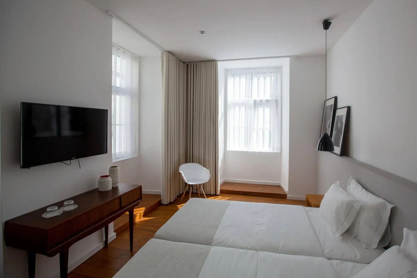 The 8 Downtown Suites