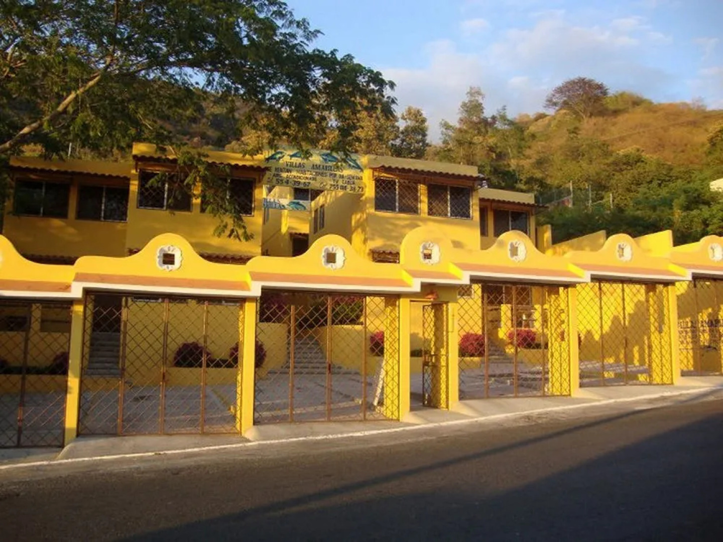 Hotel Villas Amarillas