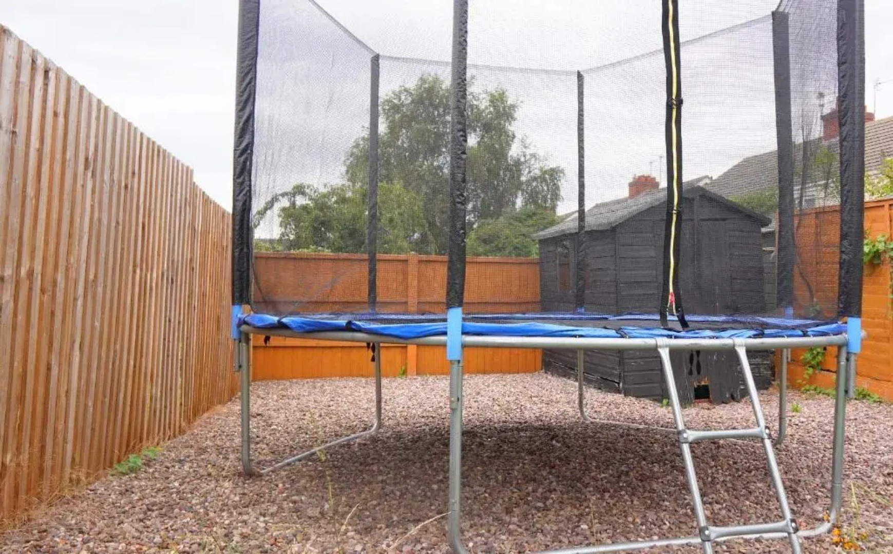 Spacious 3 bed house, great for FAMILIES and CONTRACTORS, sleeps 5 plus FREE Parking - Triumph Serviced Accommodation Wolverhampton