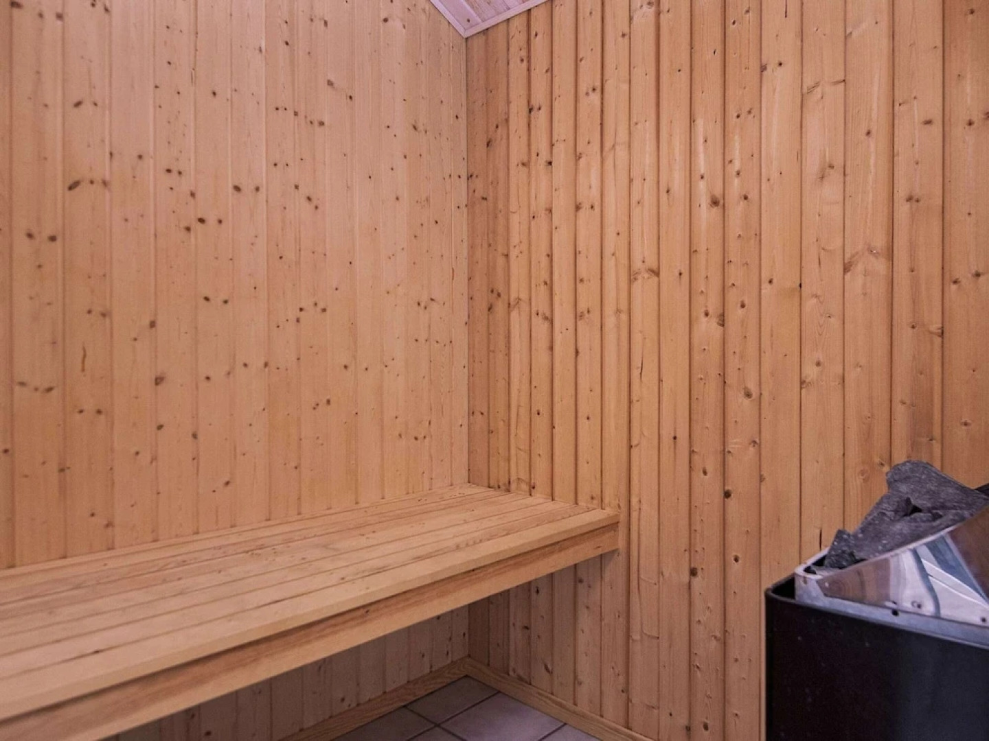 Rustic Holiday Home in Ebeltoft with Hot Tub