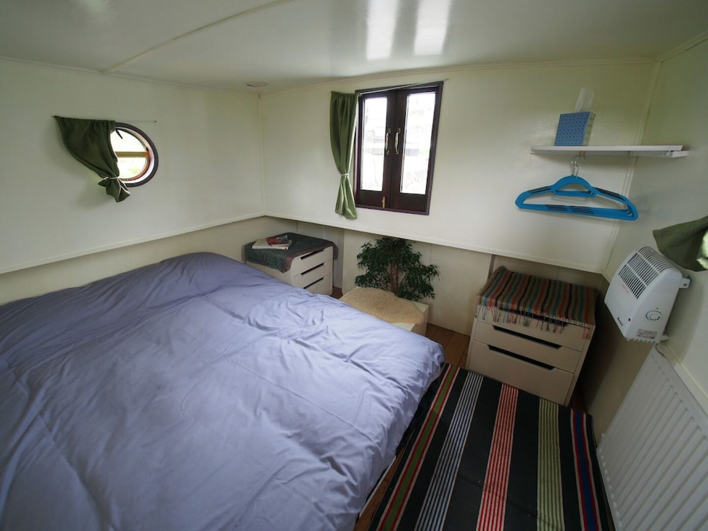 Roisin Dubh Houseboat