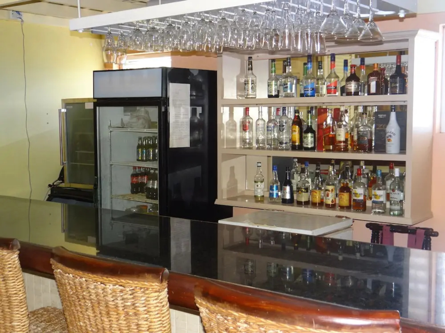 Tropical Winds Apartment Hotel