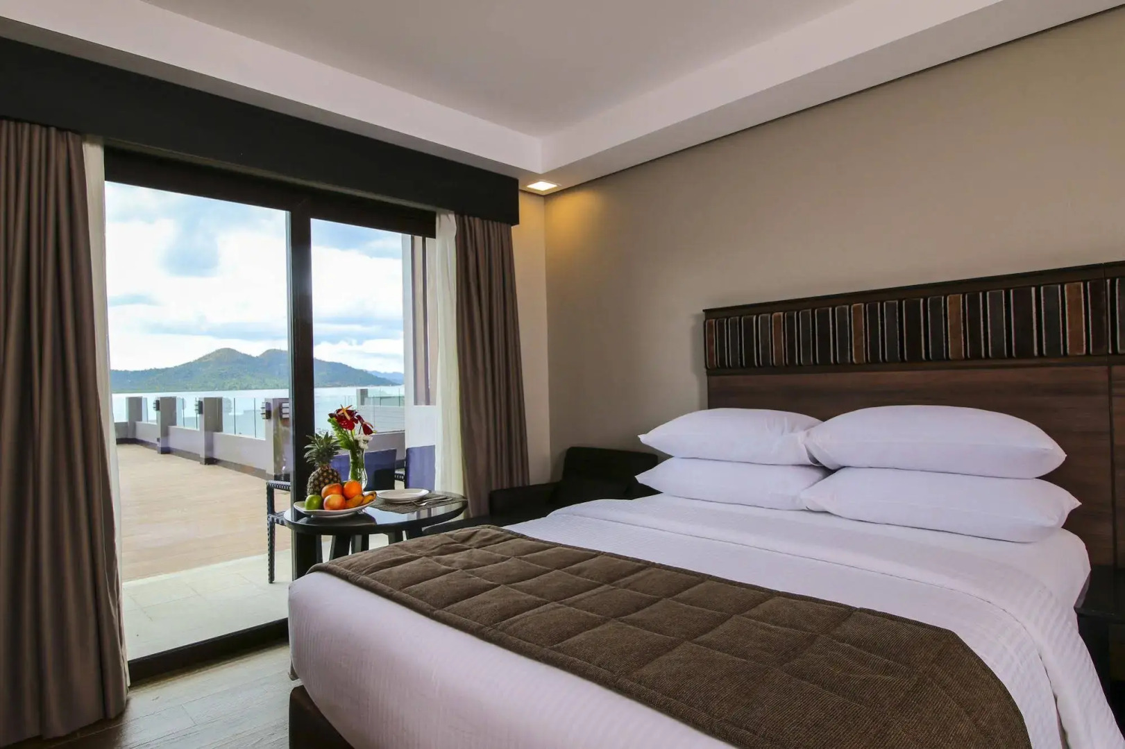 Two Seasons Coron Bayside Hotel