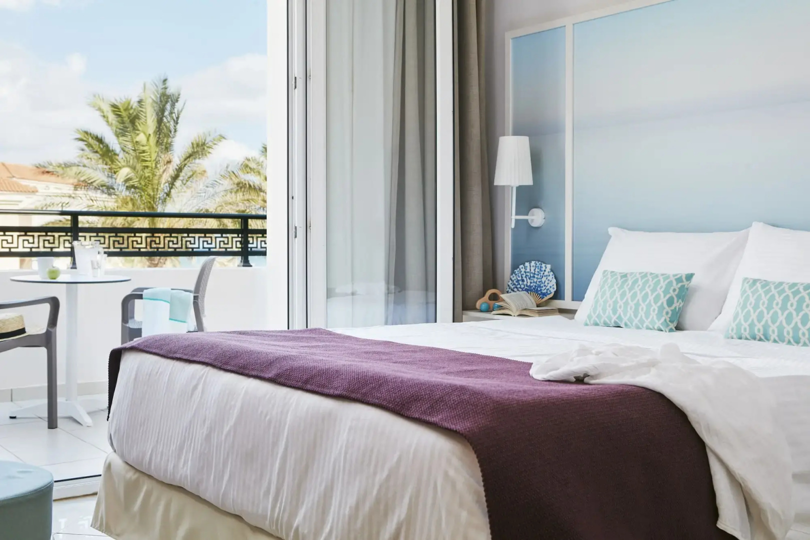 Отель Caldera Beach