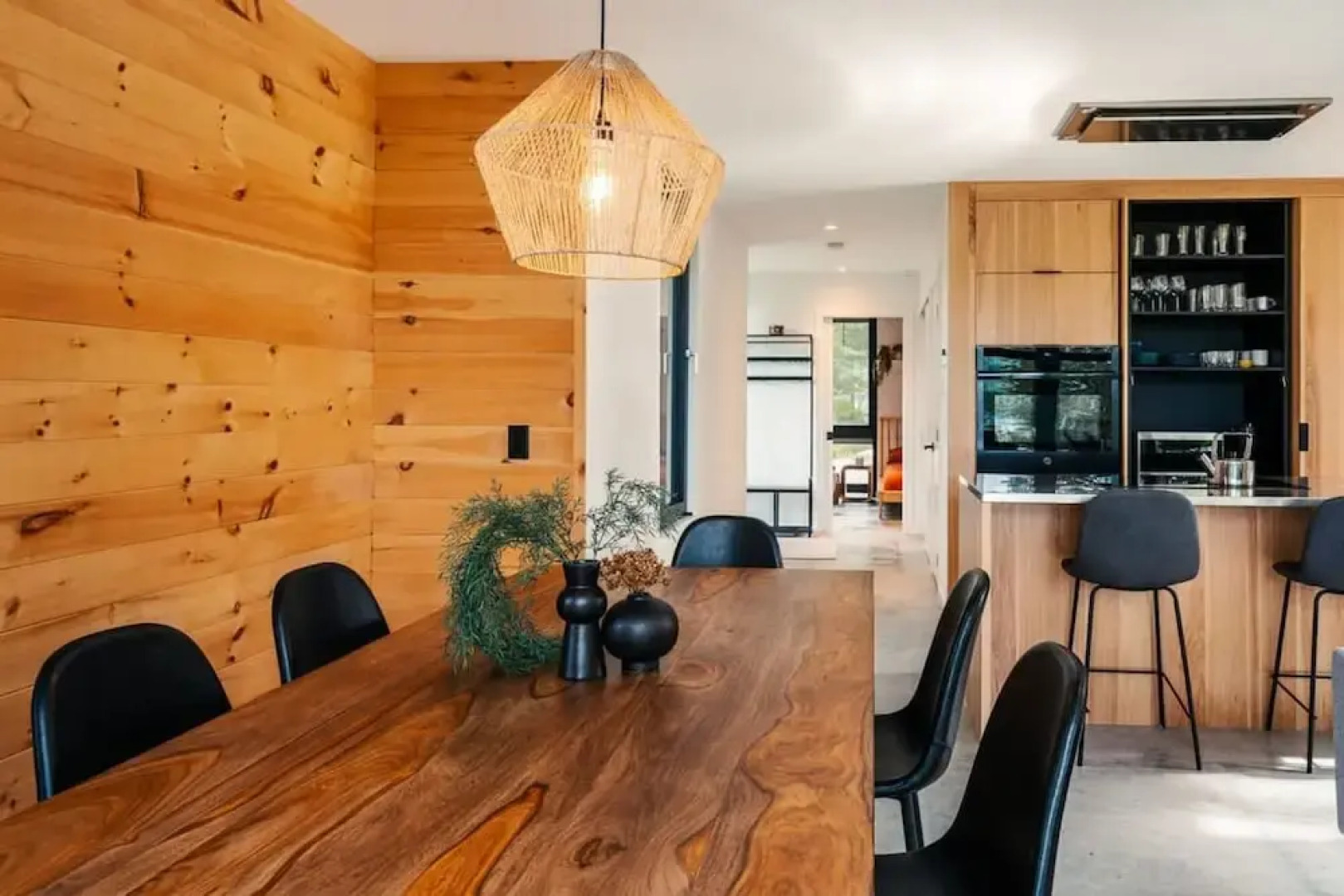 Bright Chalet With hot tub and Indoor Sauna