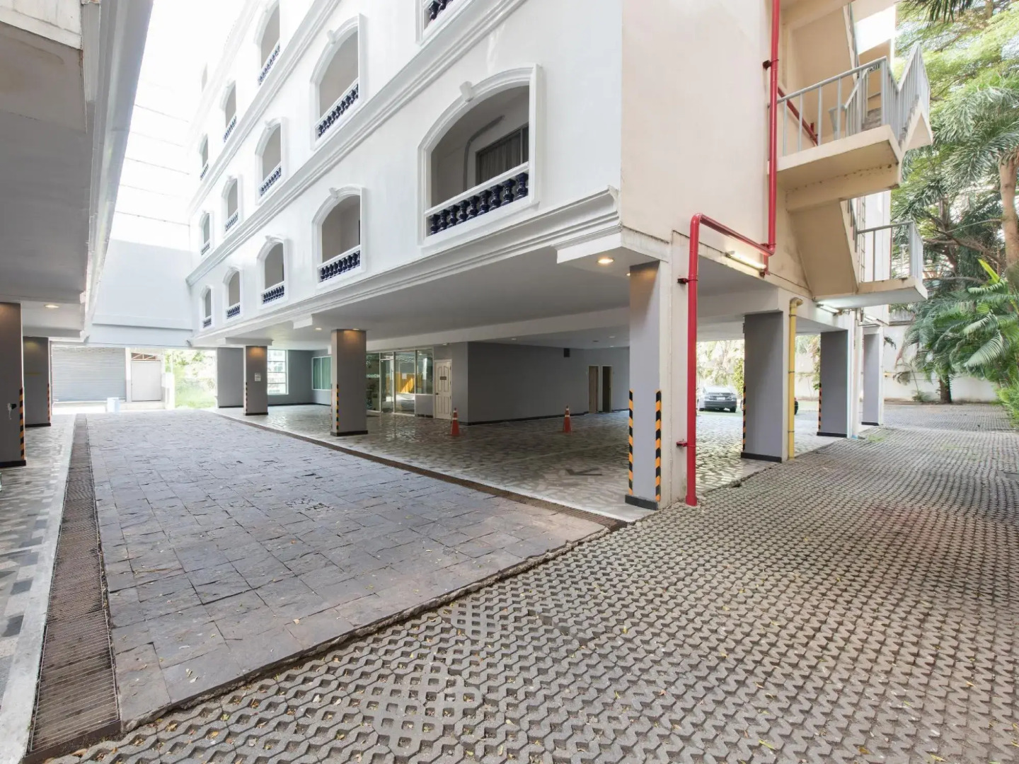 Romance Hotel Srinakarin