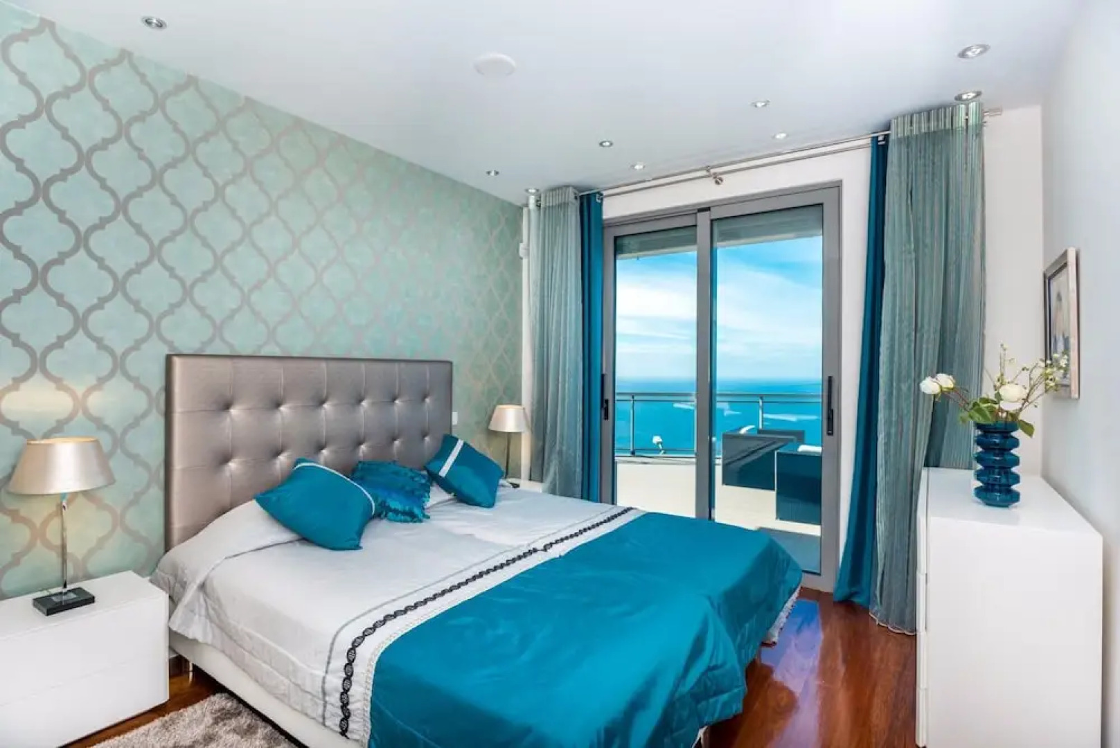 Villa São Lourenço by MHM