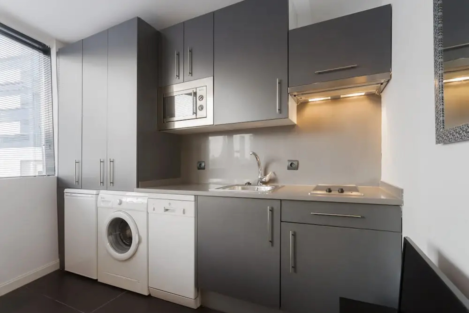 Dobo Homes Manoteras I Apartment