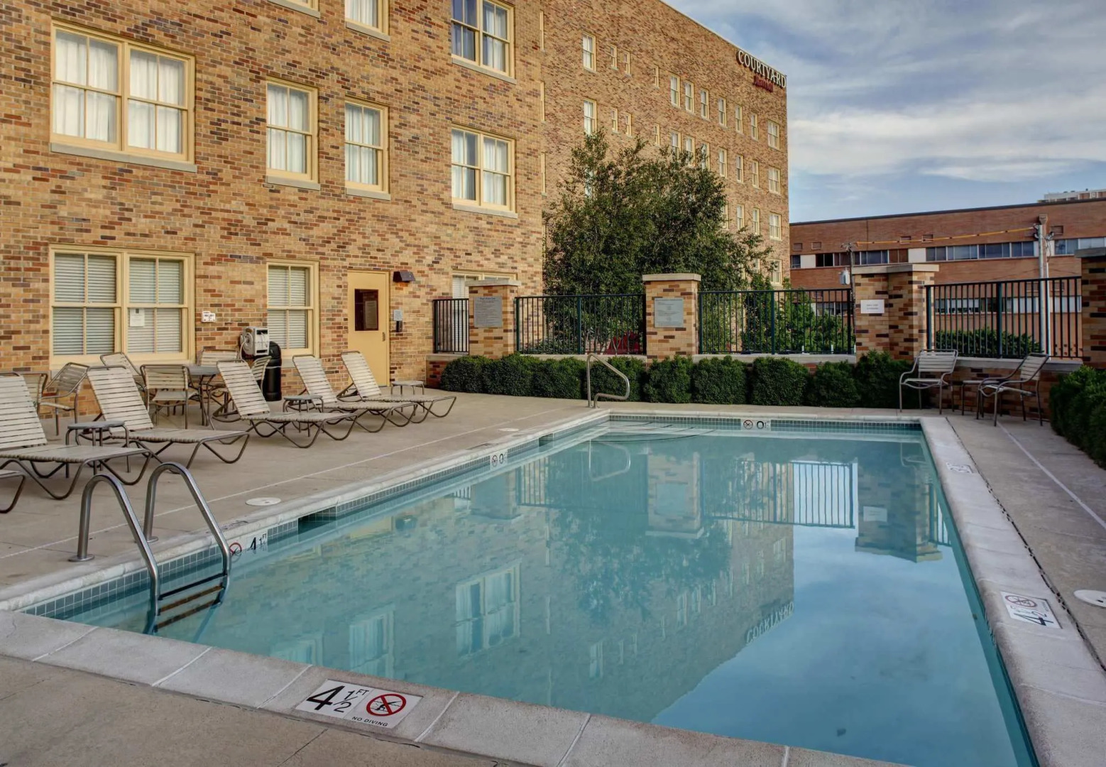 Courtyard by Marriott Kansas City Country Club Plaza