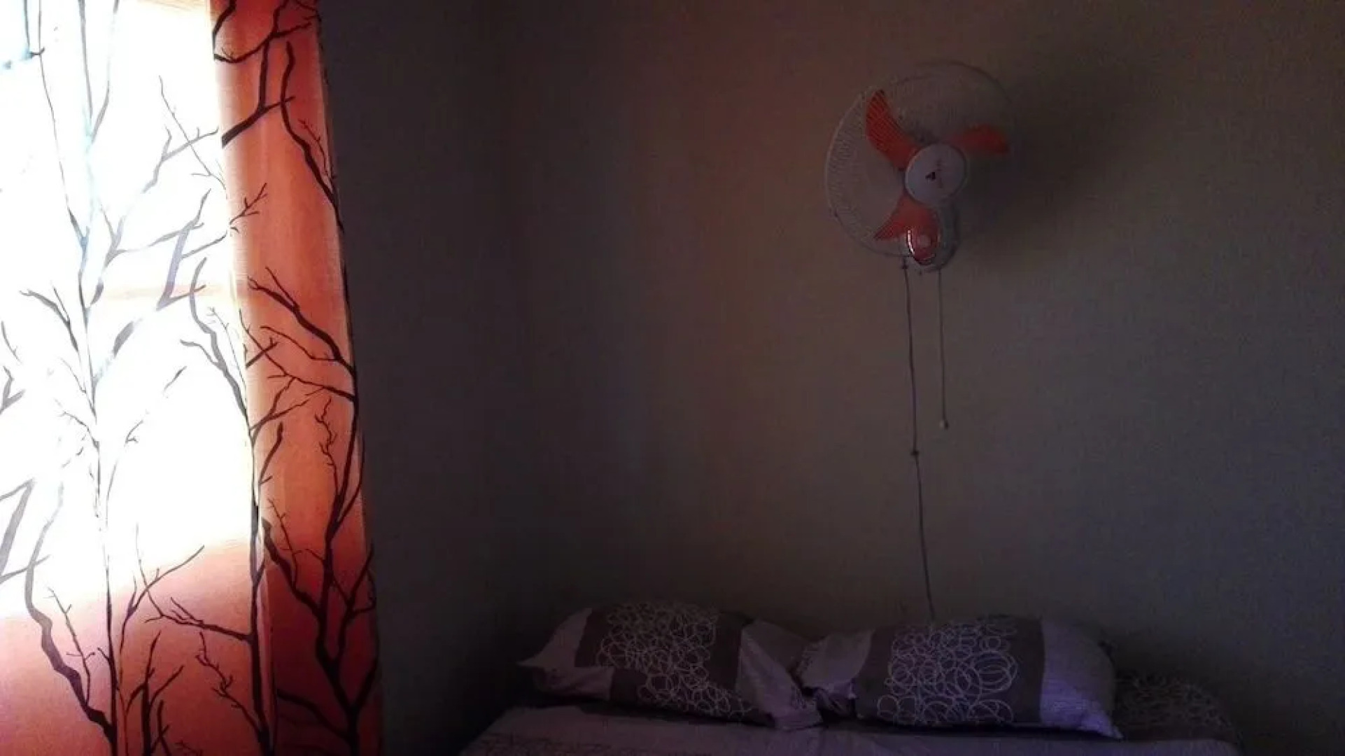 Bright and Youth Condo With hot Water