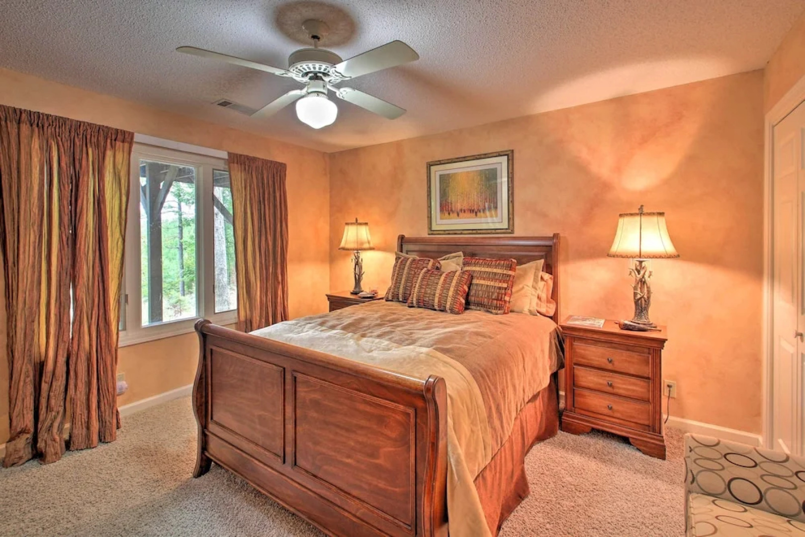 3 Mi to Lake Desoto: Home w/ Furnished Deck!