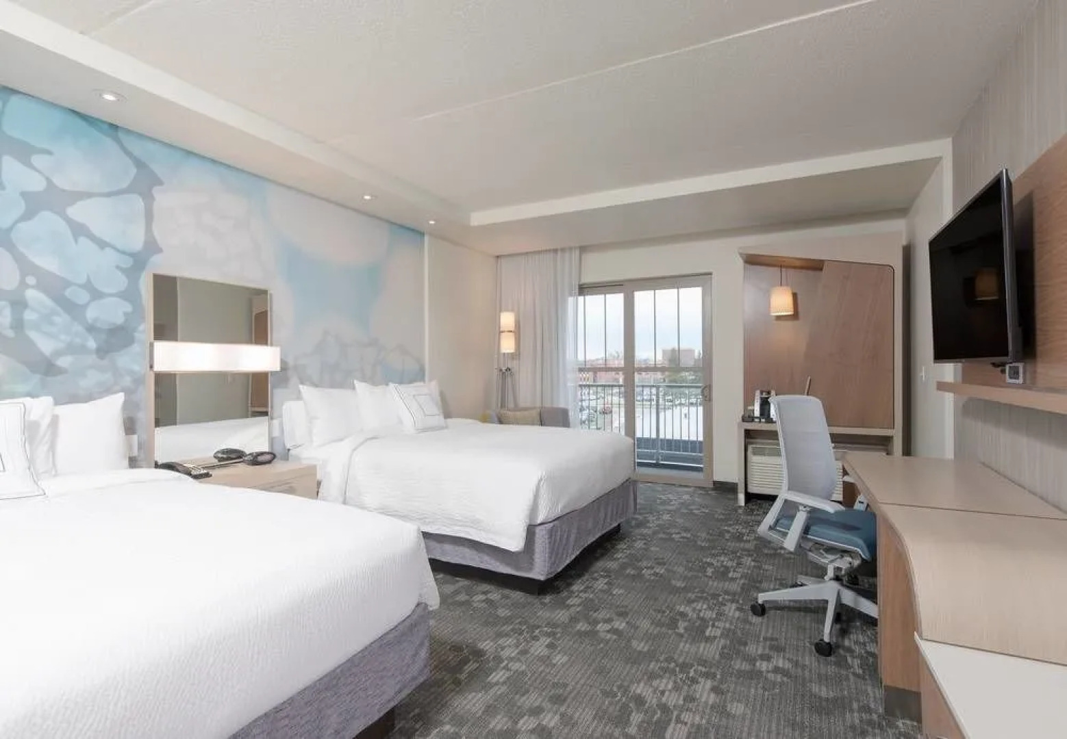 Courtyard Holland Downtown