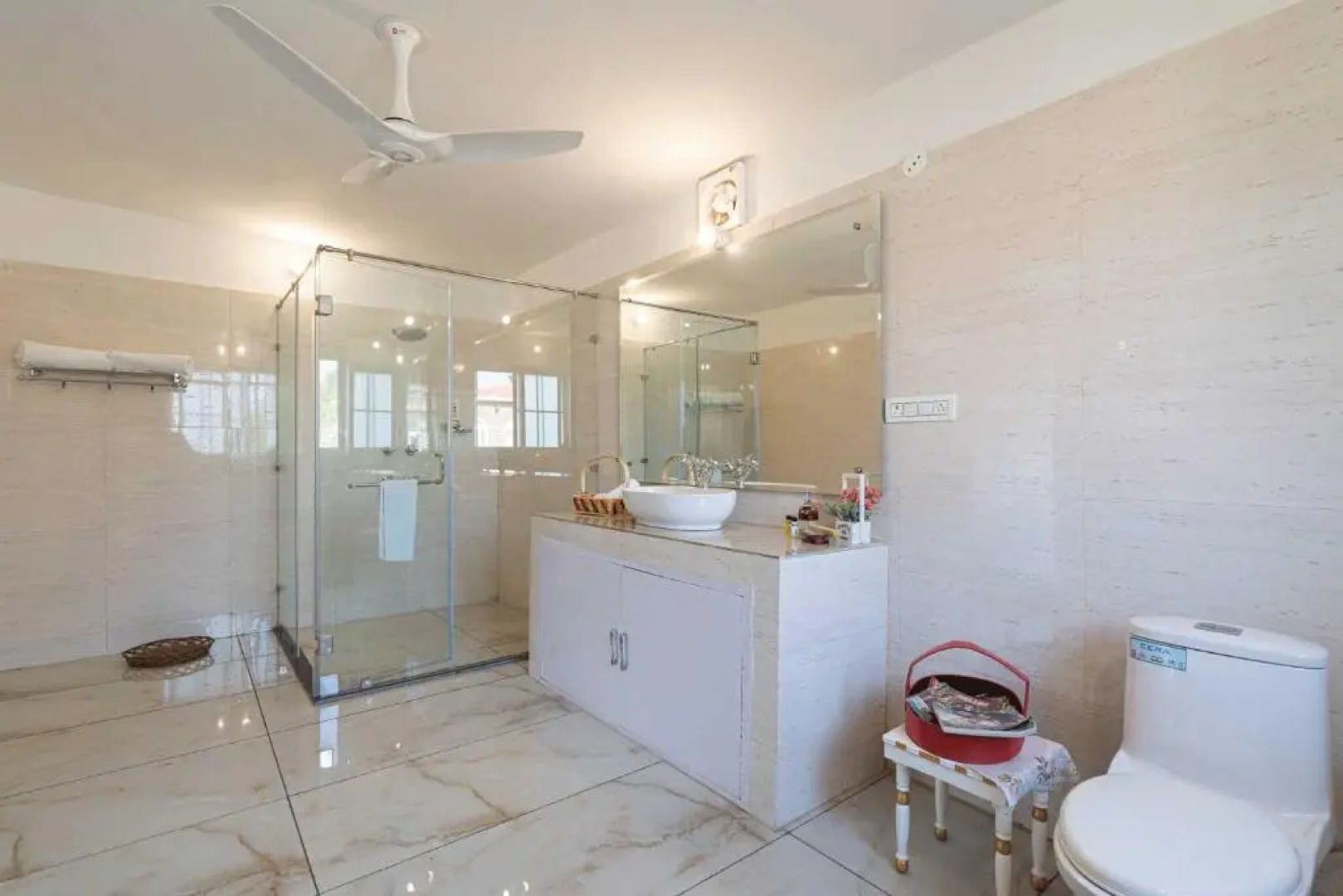 StayVista at Brickwood Hill with Outdoor Infinity Pool & Jacuzzi