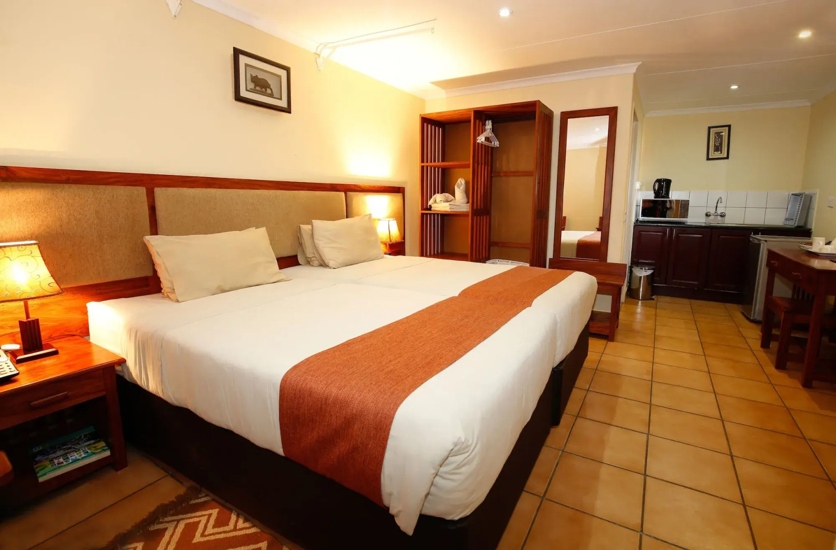 Mokoro Lodge