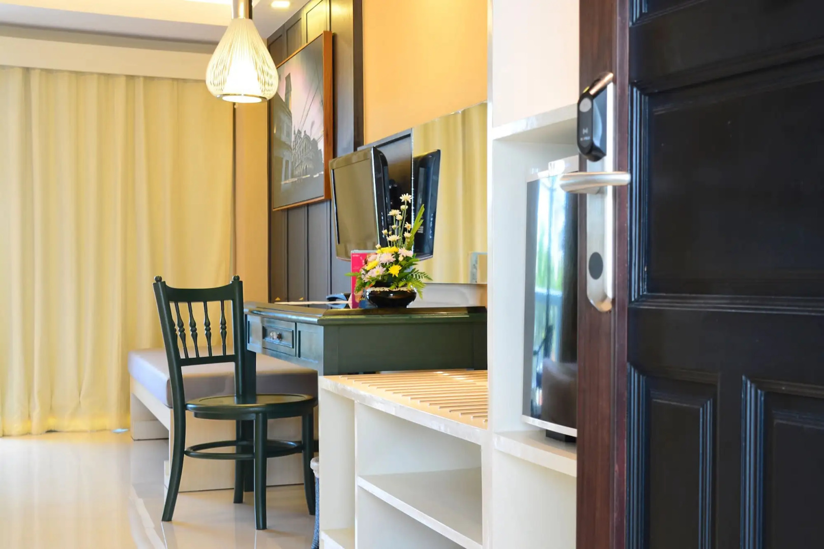 Курортный отель The Old Phuket - Karon Beach Resort