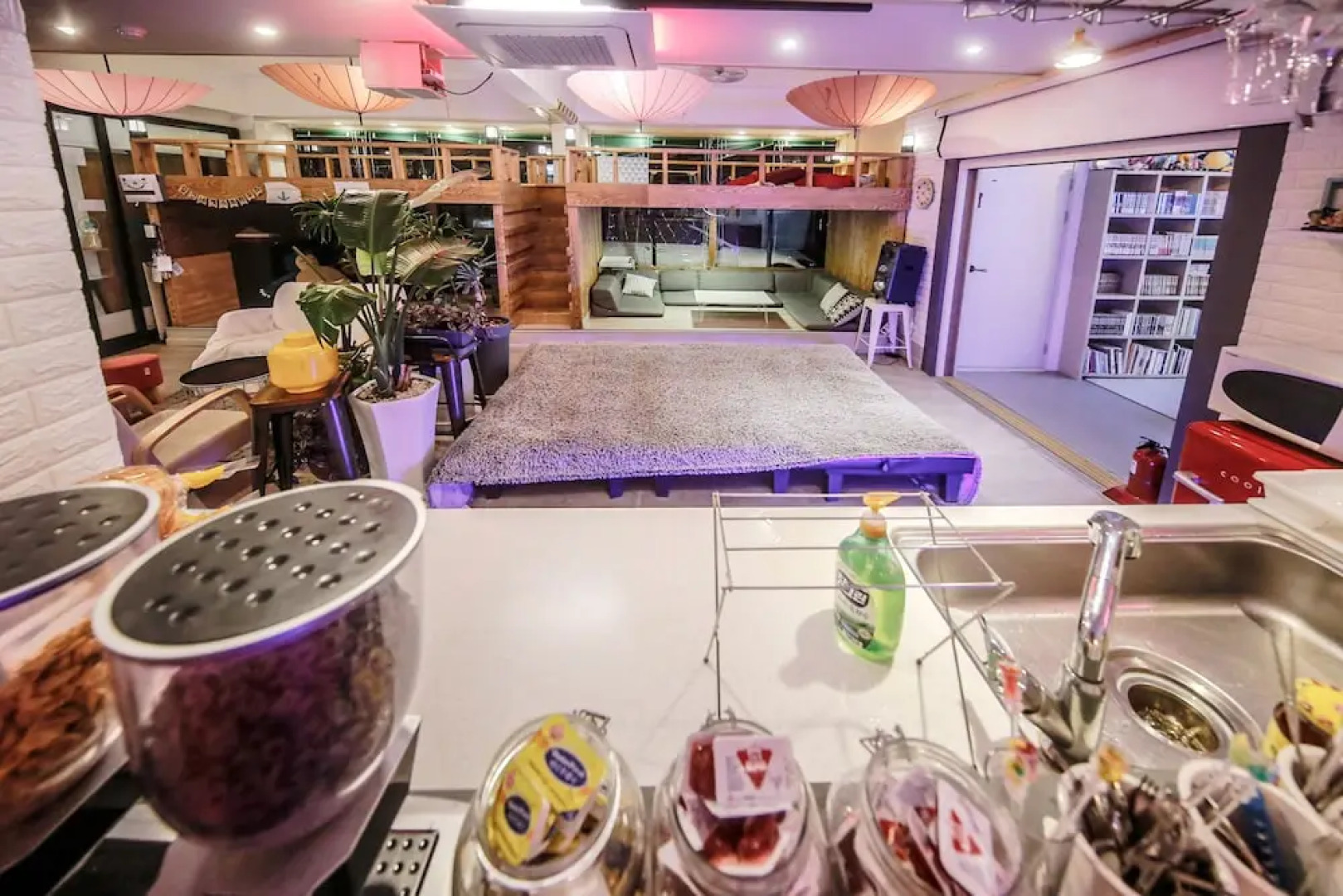 Across the Street Guesthouse - Hostel