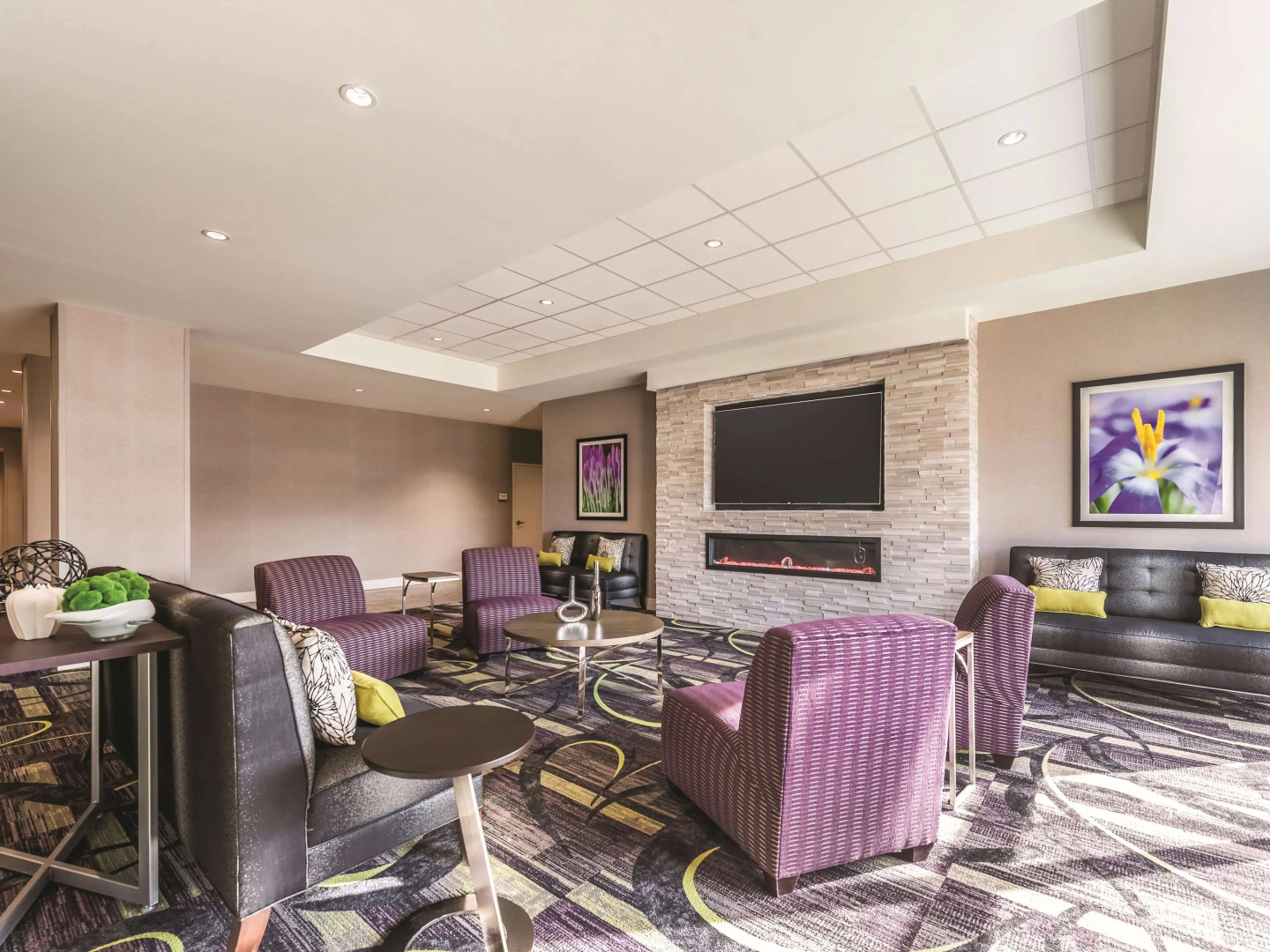 La Quinta Inn & Suites by Wyndham Cincinnati Sharonville