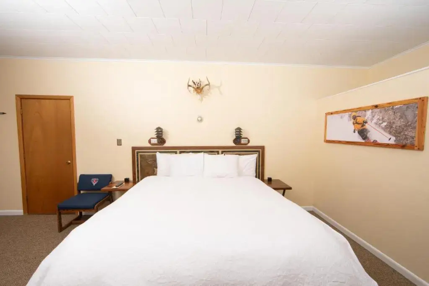 Yodeler Motel