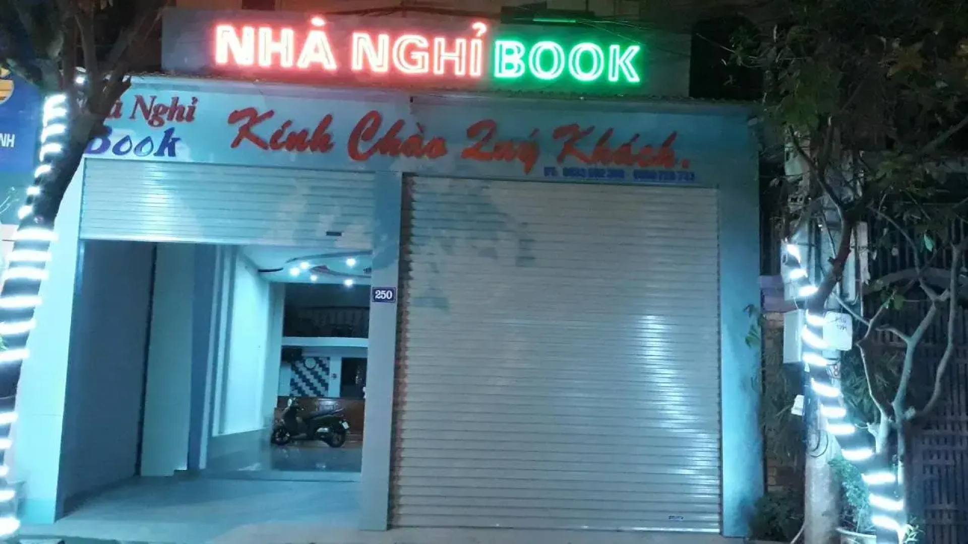 Nha nghi Book