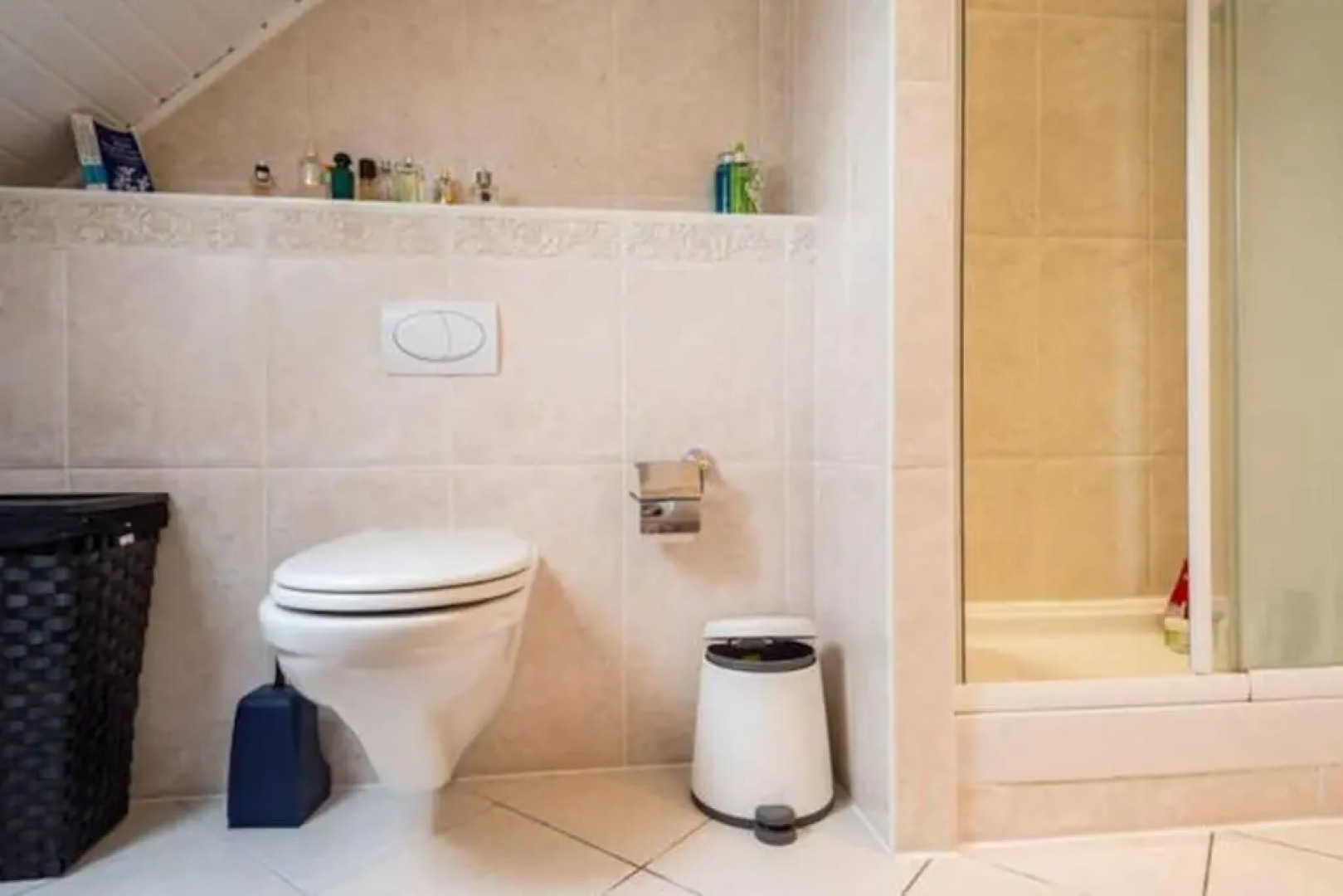 Stunning 6-bed Villa in Etoy