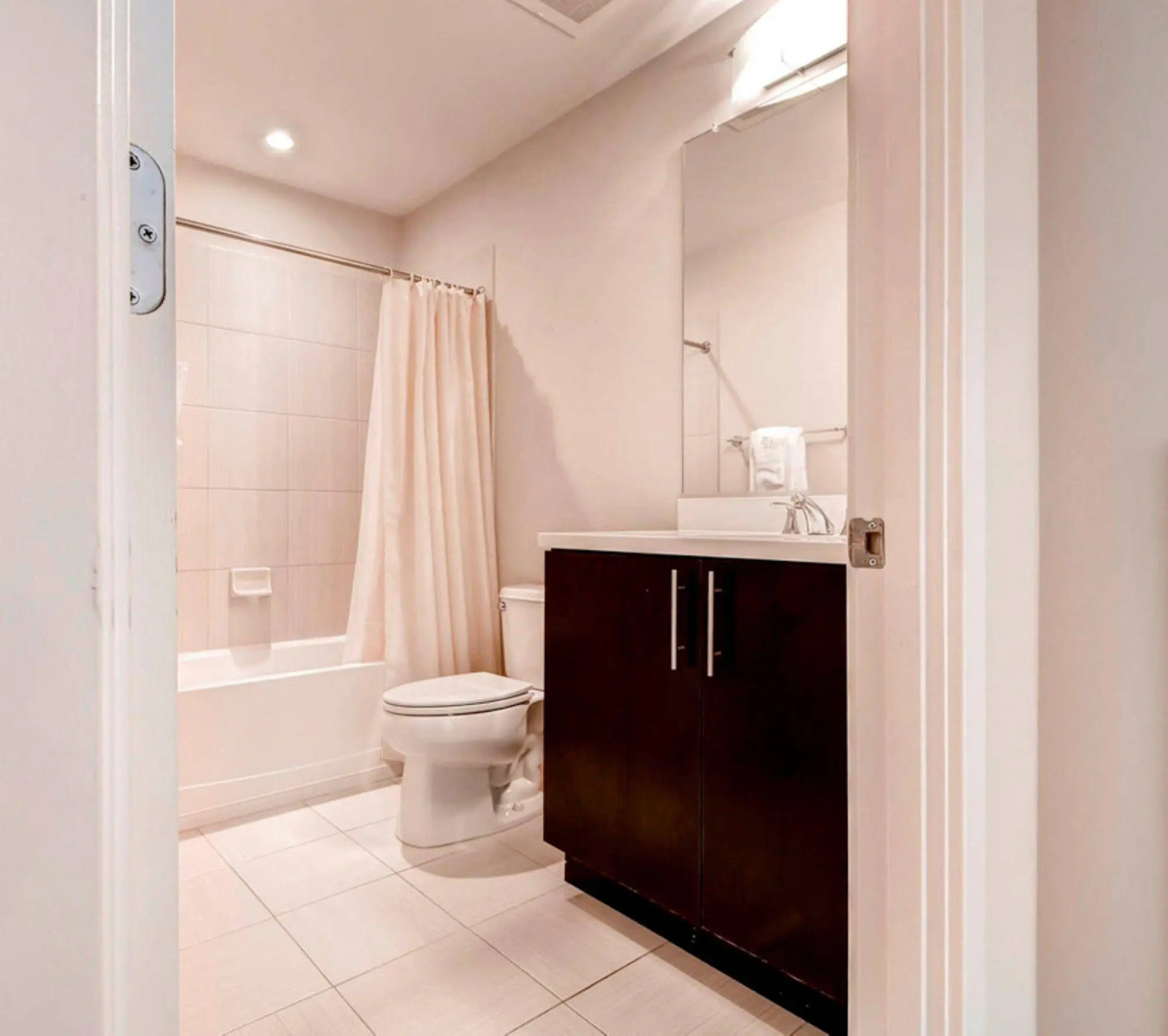 Global Luxury Suites at Villa Street