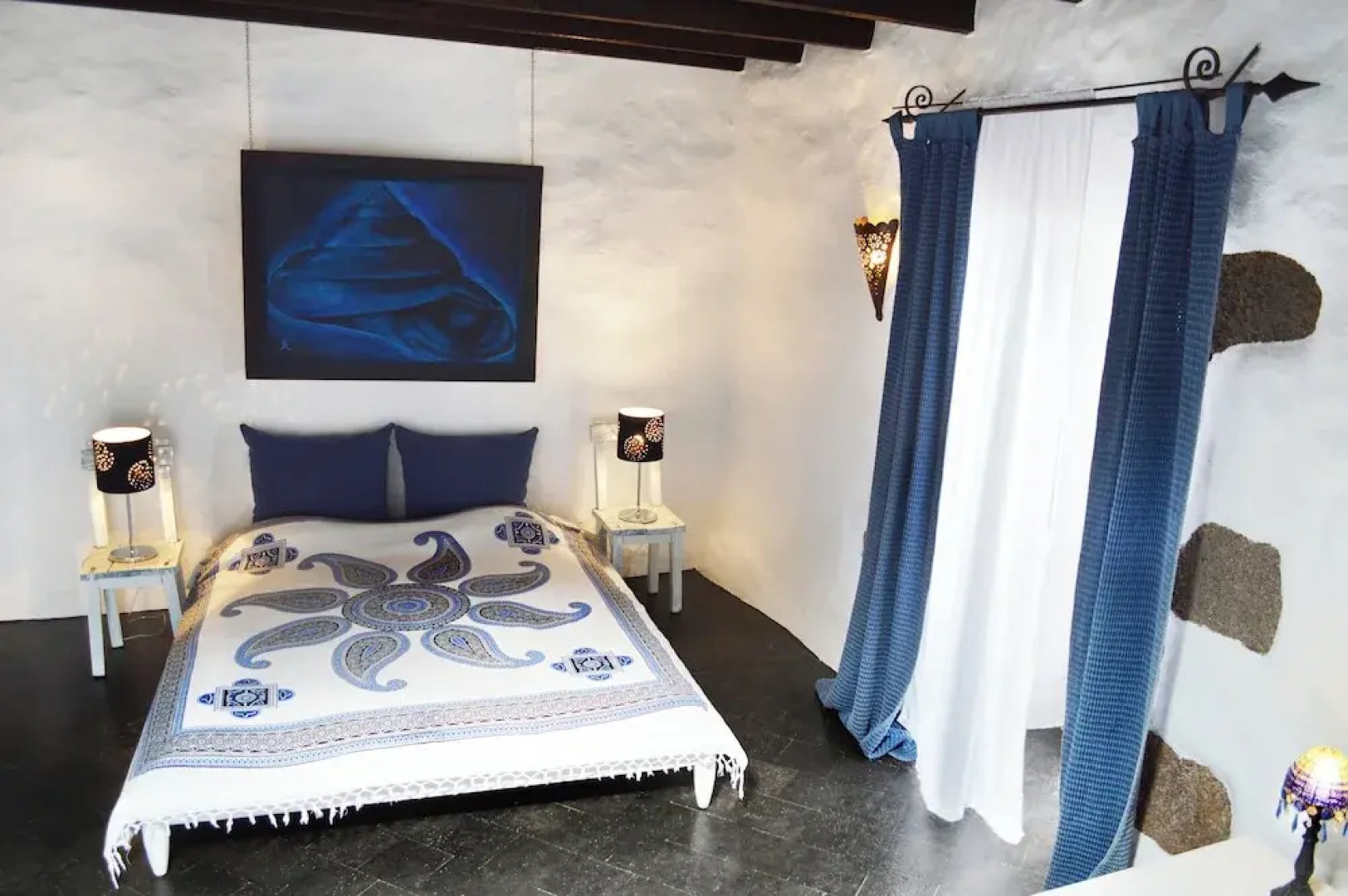 Stylish Getaway With Secluded Patio in Lava Finca