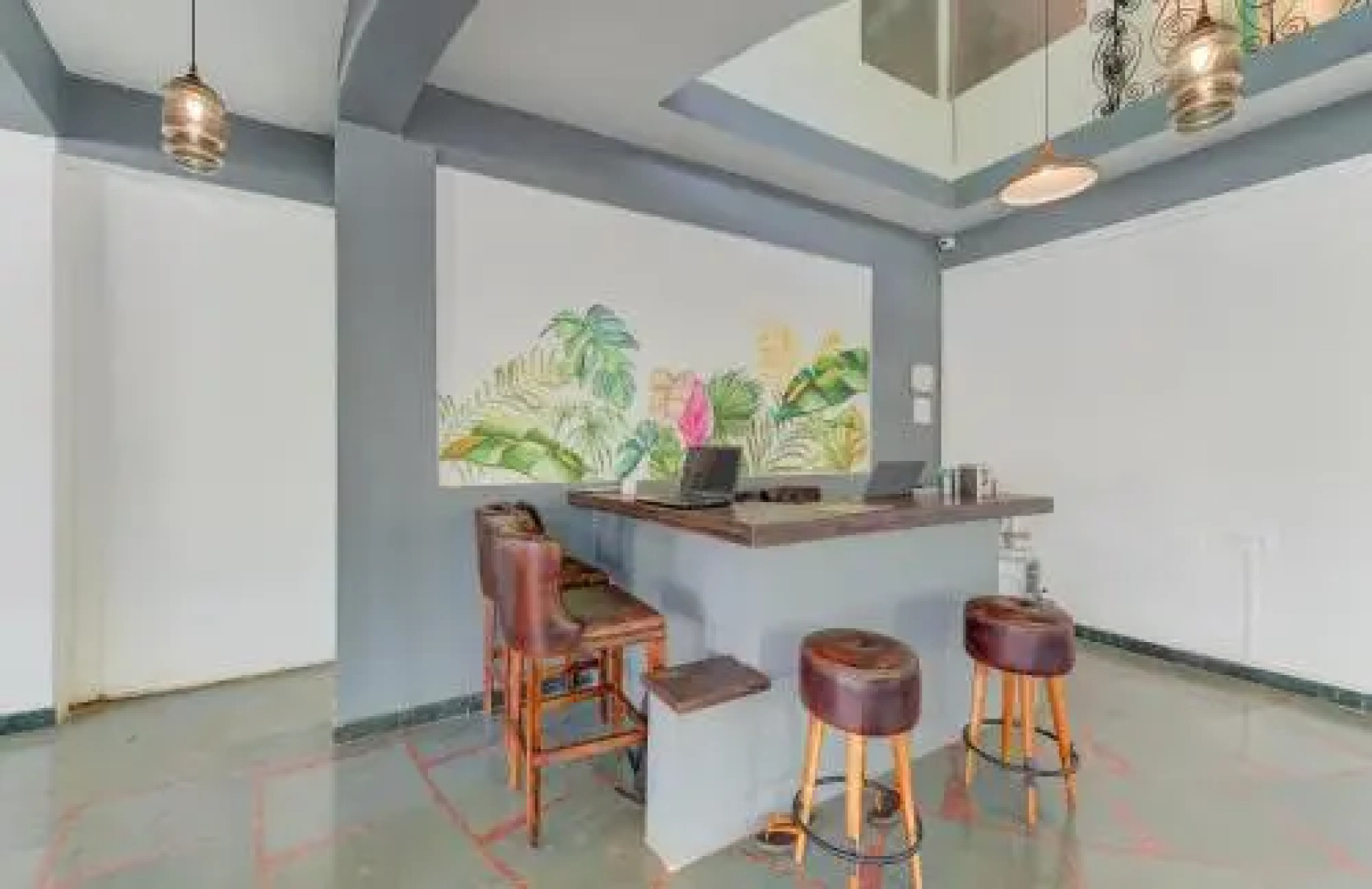 Woke Hostel - Morjim