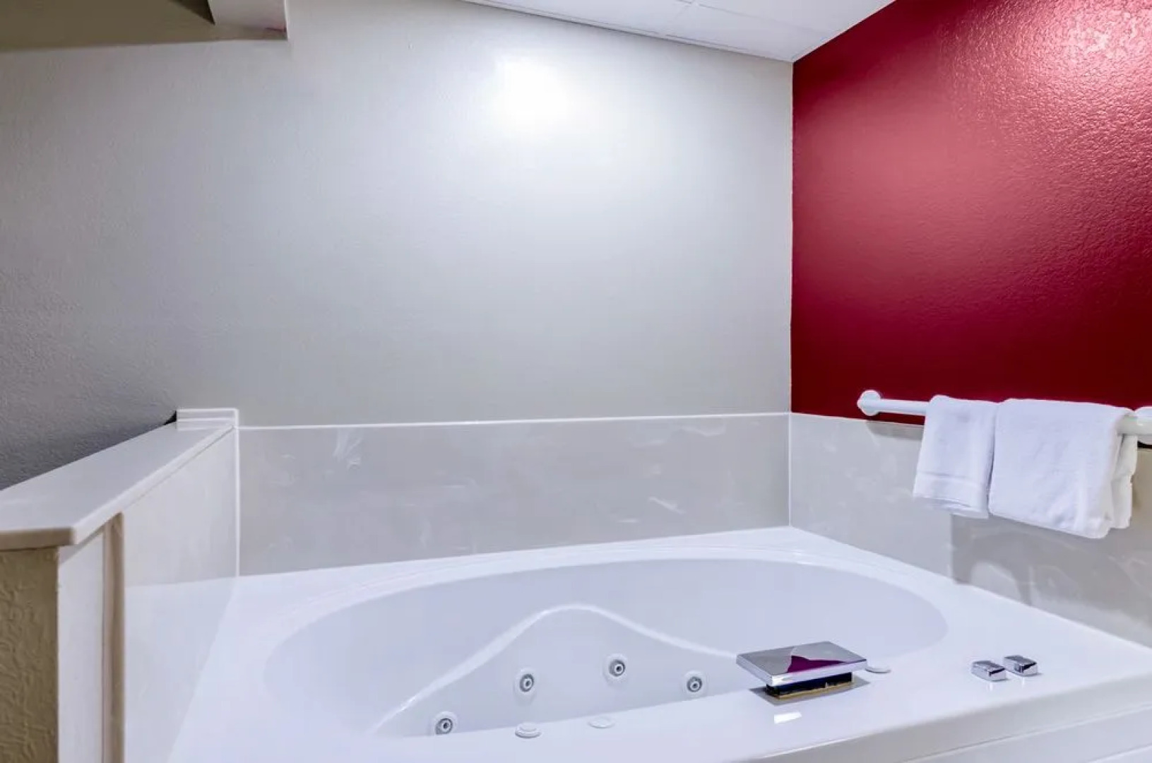 AmericInn Lodge & Suites Hesston