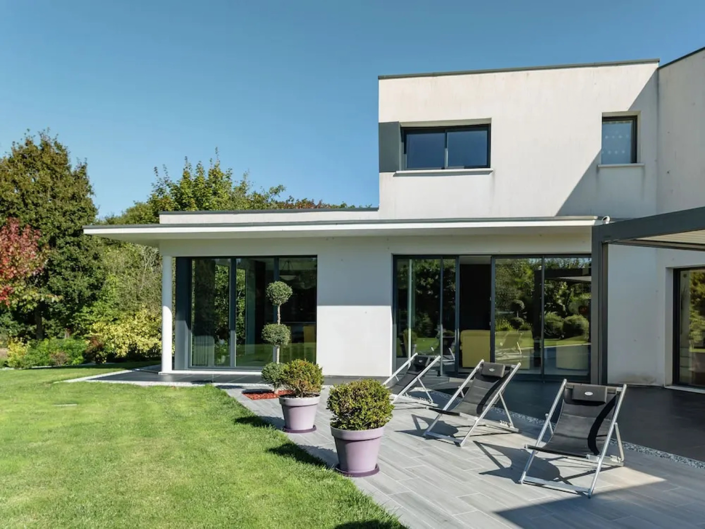 Welcoming Villa in Fouesnant With Swimming Pool