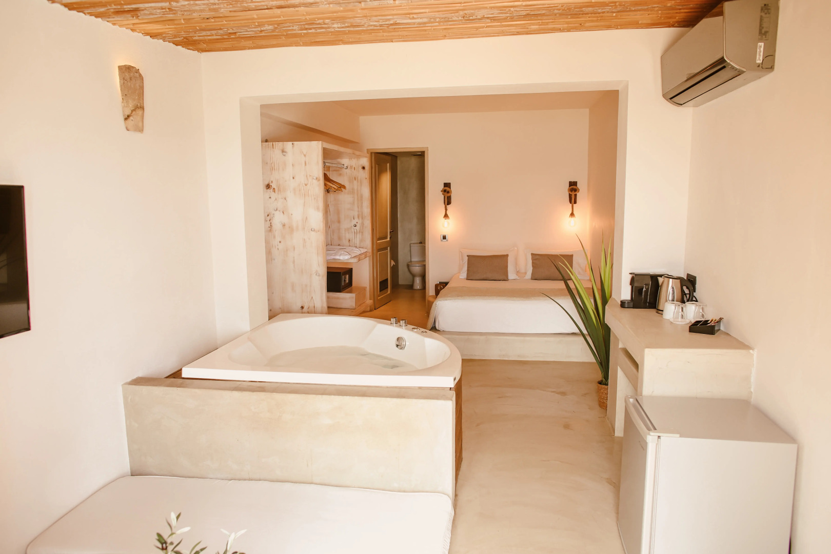 Gloria Maris Hotel Suites & Villas