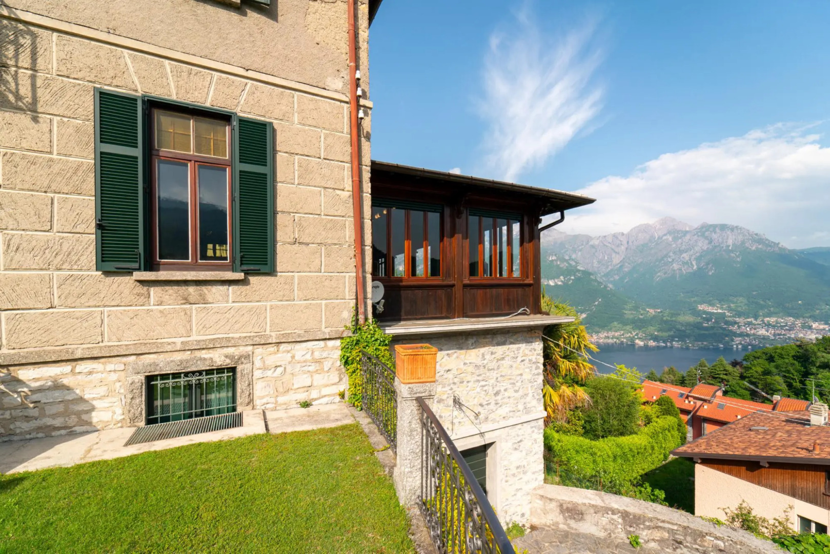 Family Villa with Stunning Lake View by Wonderful Italy