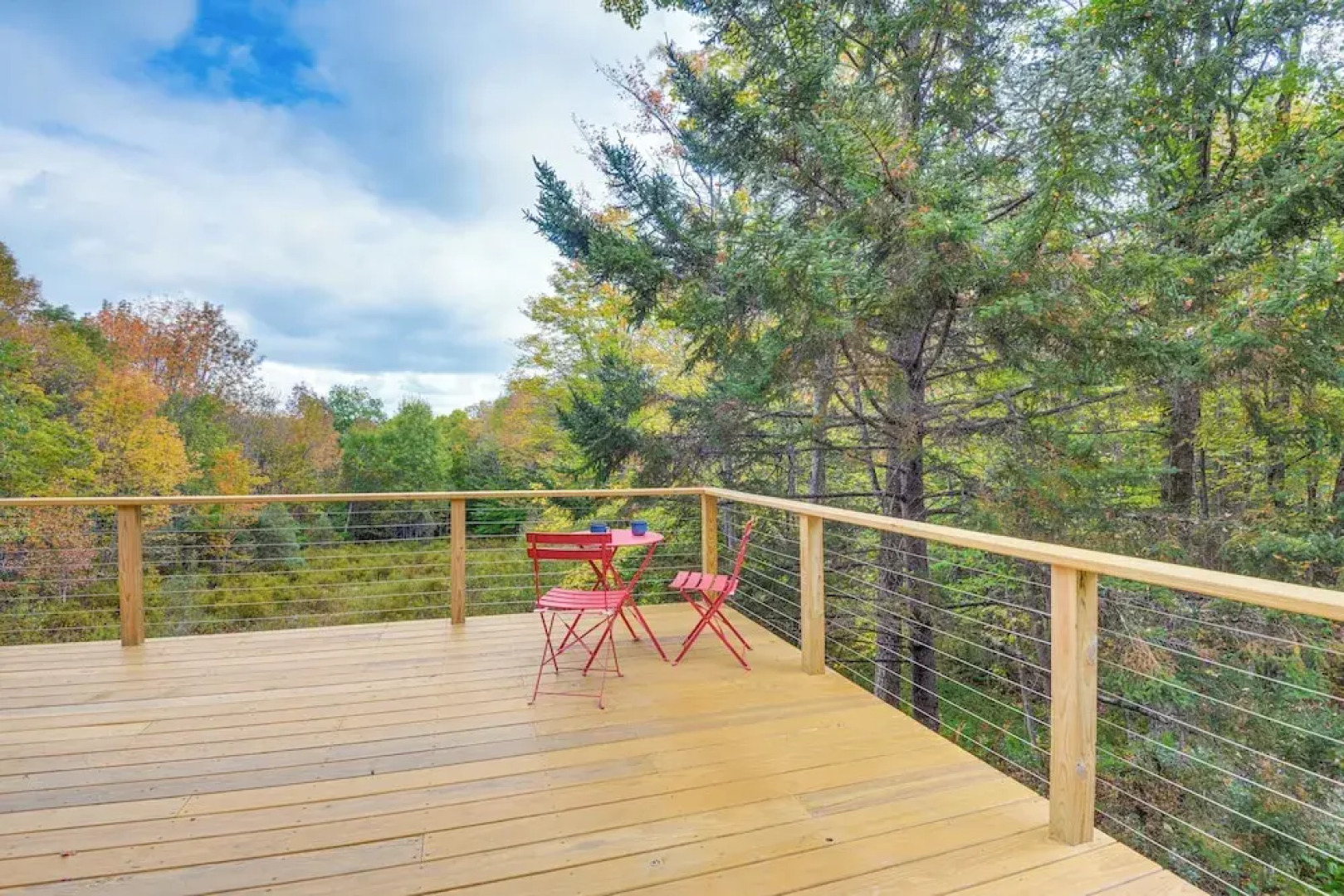 Storybook Stratton House: 3 Mi to Mount Snow!