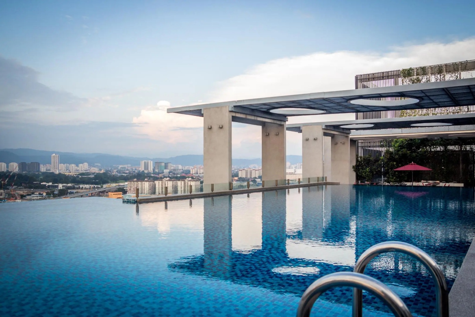 D'Majestic Place by Widebed