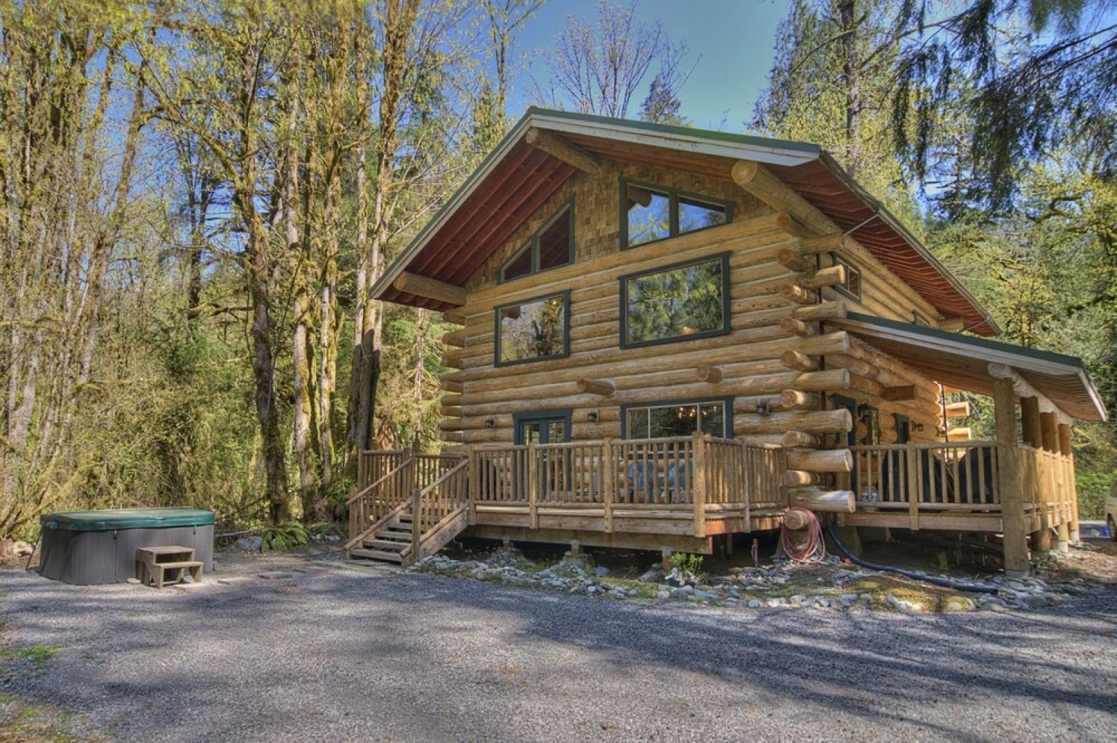 Tall Timbers Lodge - Two Bedroom Cabin with Hot Tub