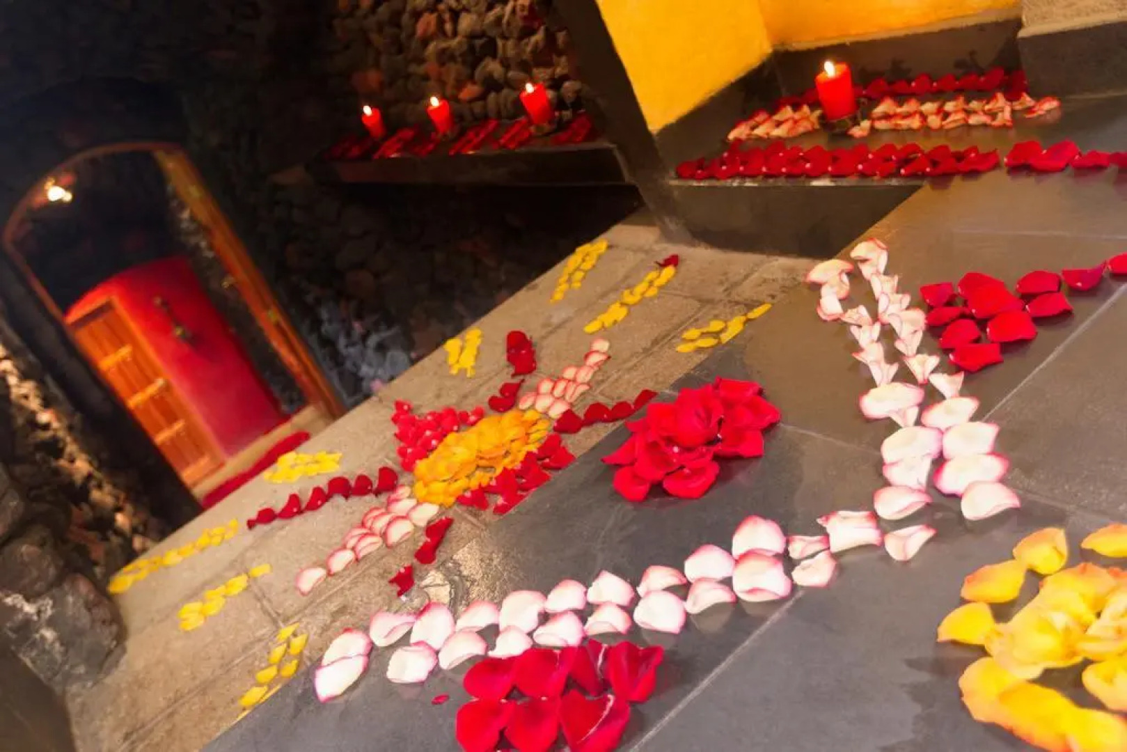 Luna Volcán, Adventure SPA - formerly Luna Runtún