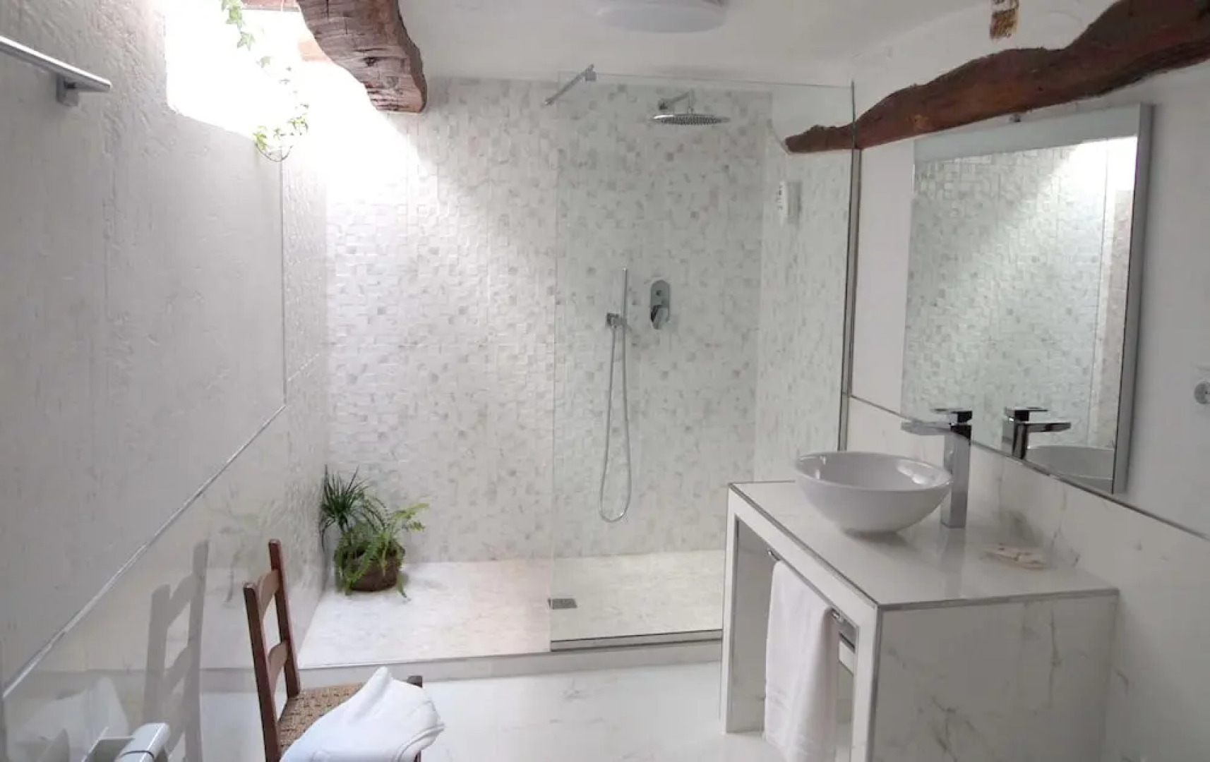 House With 4 Bedrooms in Villasur de Herreros, With Wonderful Lake View, Furnished Garden and Wifi