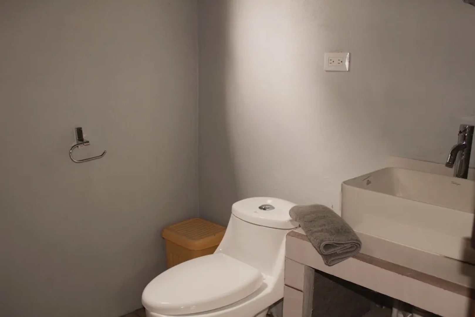 Beautiful Rustic Tree Spirit House in Cabuya