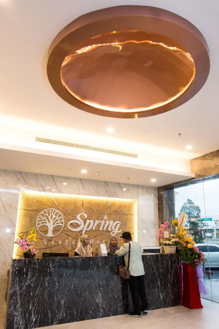 Spring Season Hotel