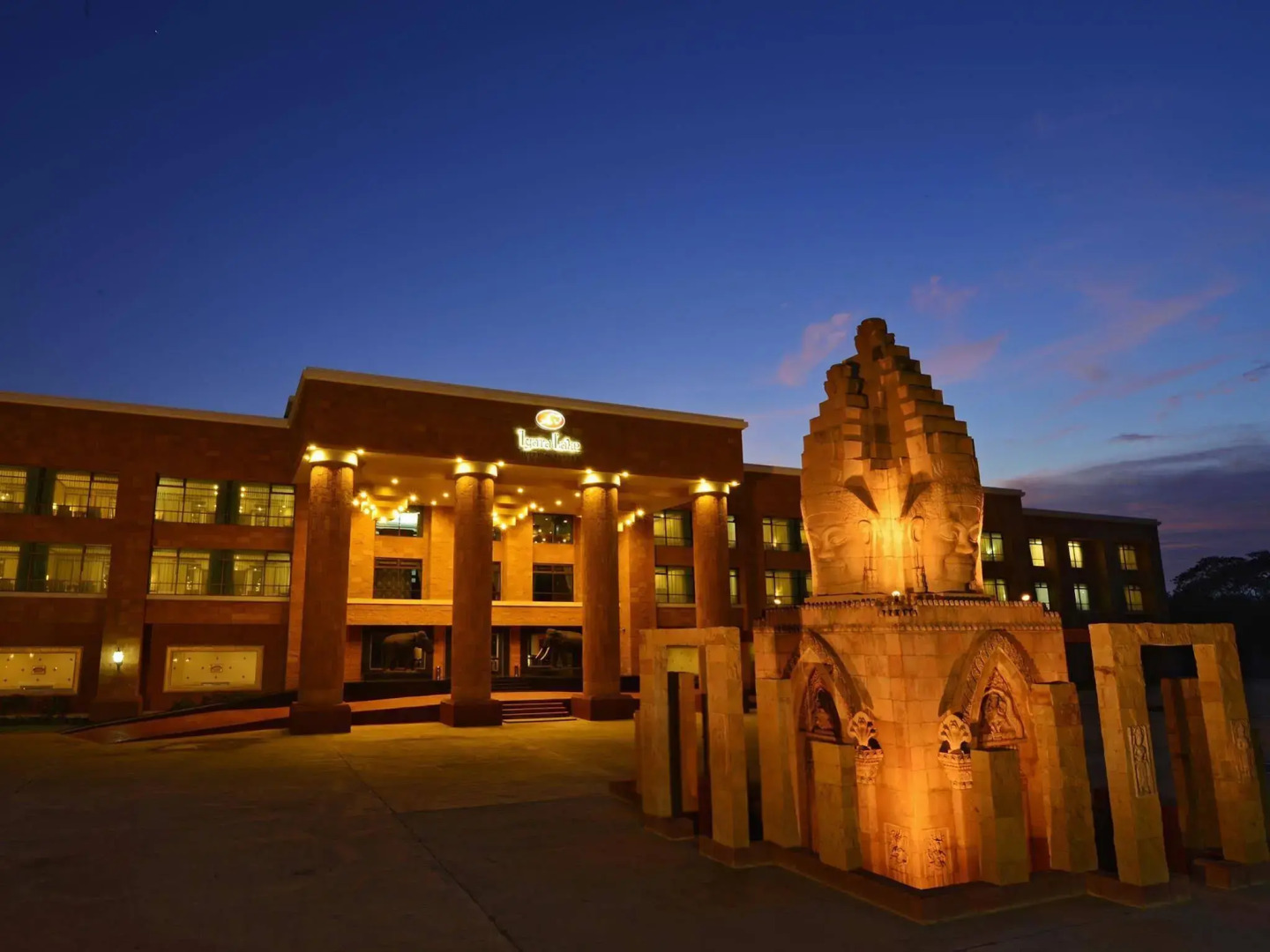 Iyara Lake Hotel & Resort