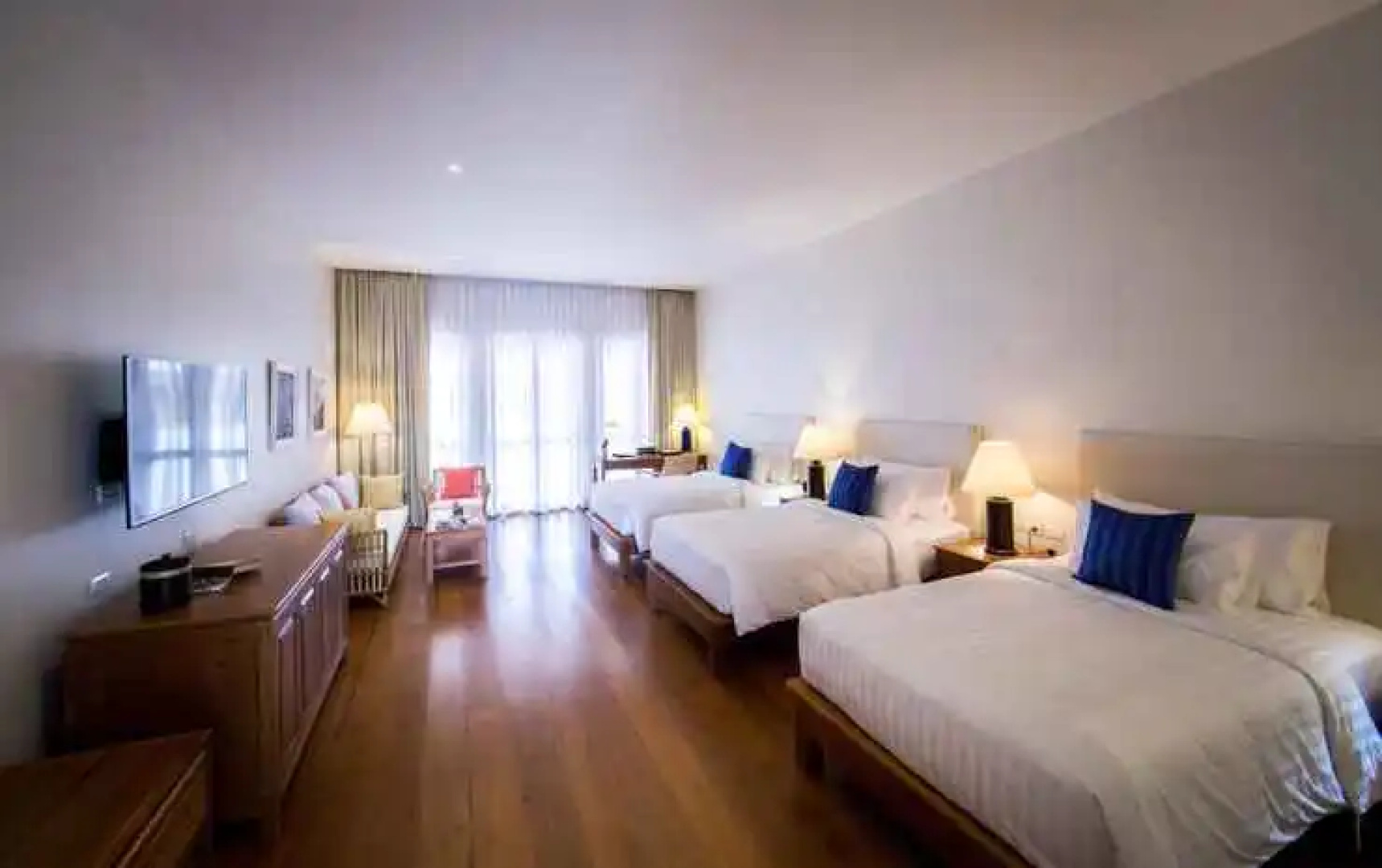 Le Menara Khao Lak beachfront Villa & Resort