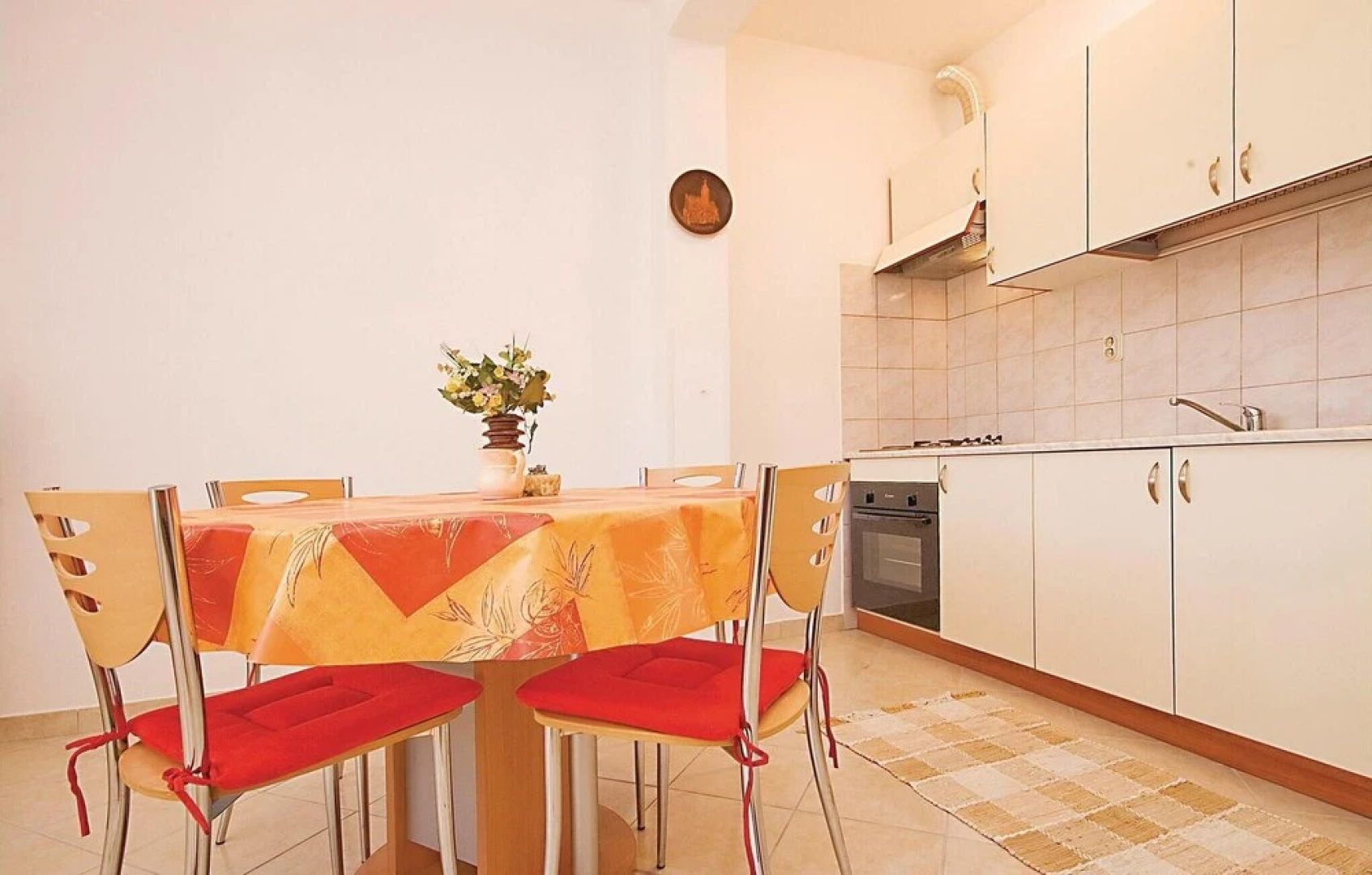 Beautiful Home in Banj With Wifi and 5 Bedrooms