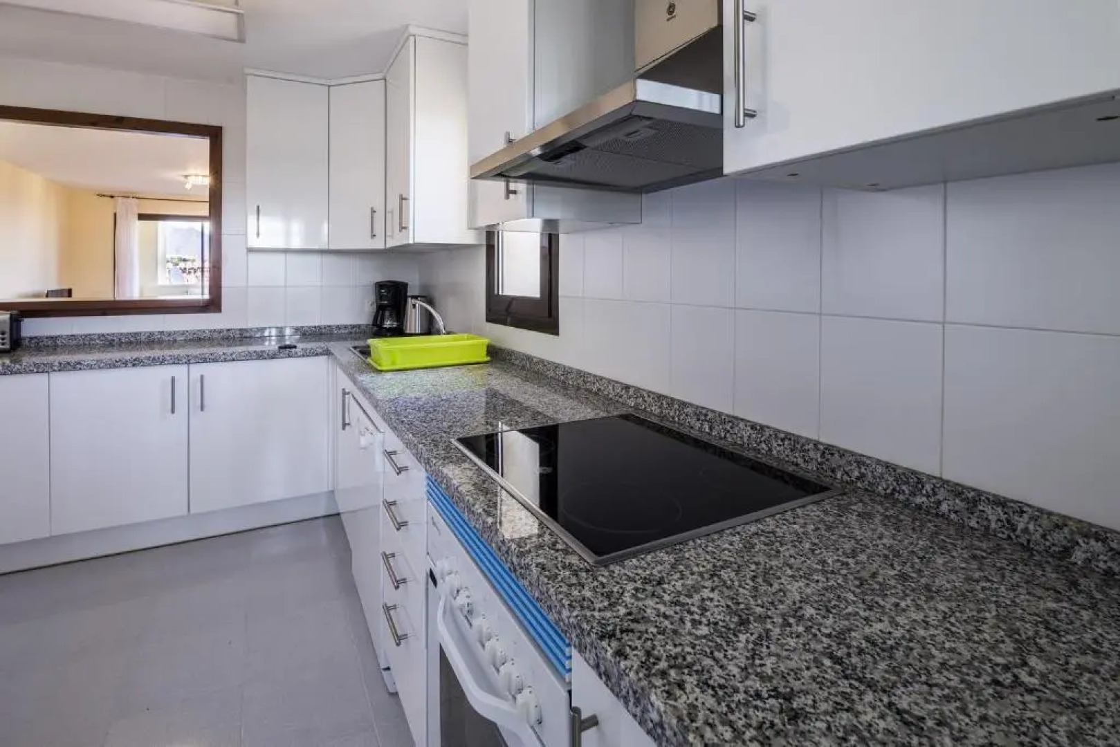 2134-Modern apt with terrace sea view