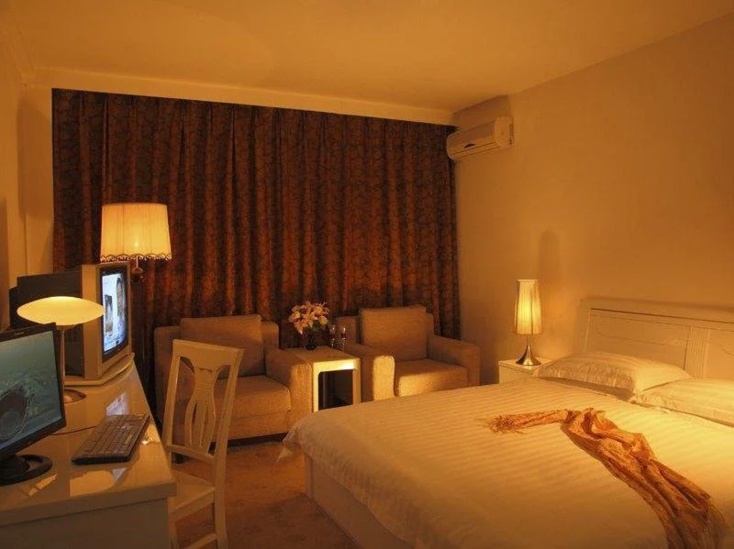 Huili Business Hotel