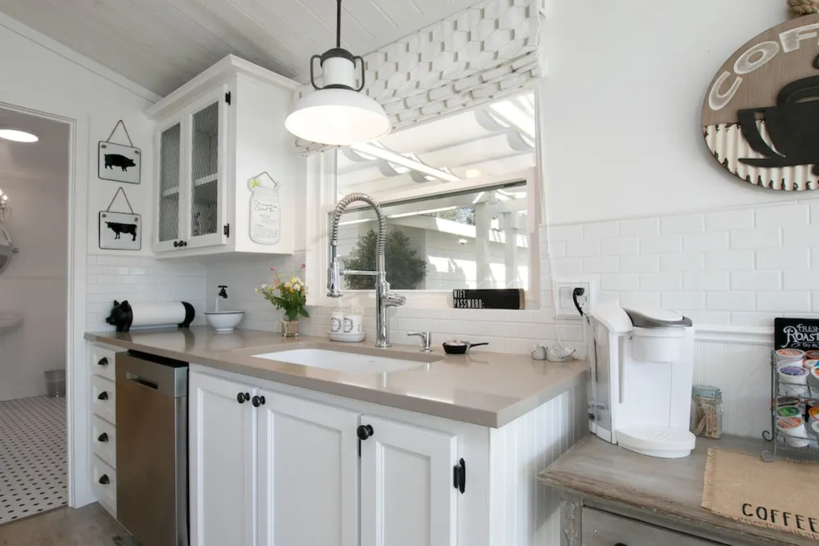 New Listing! Opulent W/ Hot Tub, Guest Suite 4 Bedroom Home